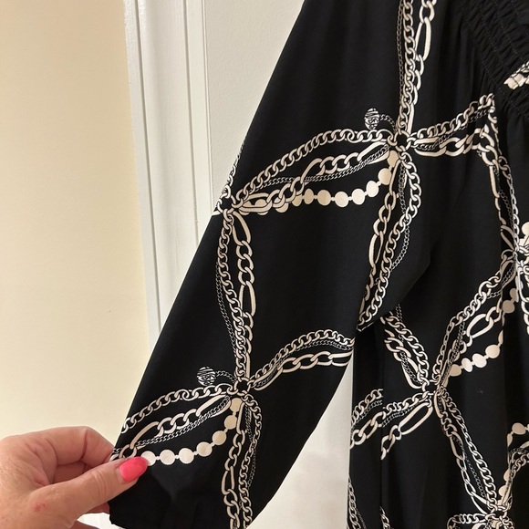 White House Black Market Black and White Fitted Blouse with 3/4 Sleeves - Picture 6 of 7